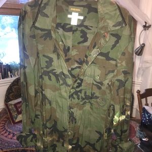 Camo button down (loose fit)